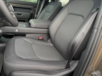 Land Rover Defender IV (L663) Hard Top 90 3.0D R6 250KM 2025 Defender 110 D250 X-Dynamic SE 3.0 (250KM) 2025, zdjęcie 4