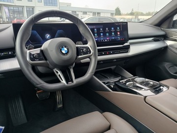BMW Seria 5 G90-91 Touring 2.0 520d 197KM 2025 BMW 520 BMW 520d xDrive M Pakiet M Pro harman/kard, zdjęcie 23