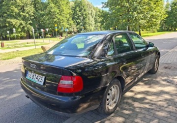 Audi A4 B5 Sedan 1.6 i 101KM 1998 Audi A4 Limousine Zarejestrowany - benzyna - 1,6 - 101 KM 1.6 Benzyna 101KM, zdjęcie 5
