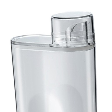 Пустые бутылки для стирки с кувшинами для хранения крышек