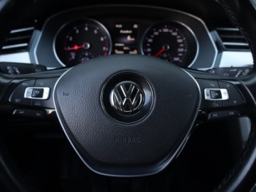 Volkswagen Passat B8 Variant 1.8 TSI BlueMotion Technology 180KM 2017 VW Passat 1.8 TSI, Salon Polska, VAT 23%, Klima, zdjęcie 17