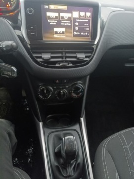 Peugeot 2008 I SUV Facelifting 1.2 PureTech 110KM 2016 Peugeot 2008 Style 80tys.km Lift, zdjęcie 10