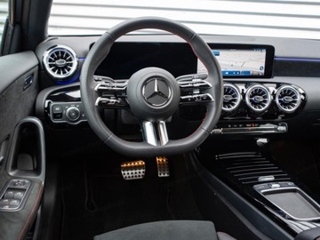 Mercedes Klasa A W177/V177 Hatchback Plug-In Facelifting 1.3 250e 218KM 2025 MERCEDES-BENZ A Klasa 250 e AMG Line 1.3 (218KM) 2025, zdjęcie 8