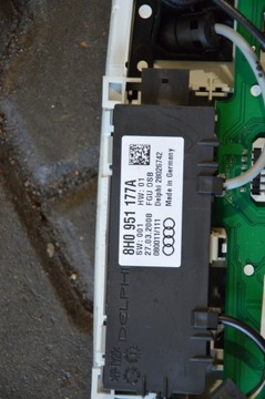 AUDI A4 B7 CABRIO LAMPA KABINY 8H0951177A