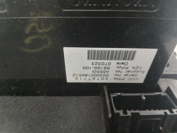 KONZOLA STŘEDNÍ  PANEL AUTORÁDIO KLIMATIZACE VOLVO V50 S40 04-08 30797719
