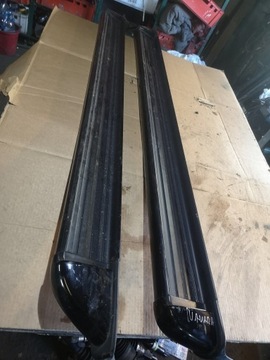 Nissan NAVARA D23 PRÓG STOPIEŃ prawy ORYG. CZARNY