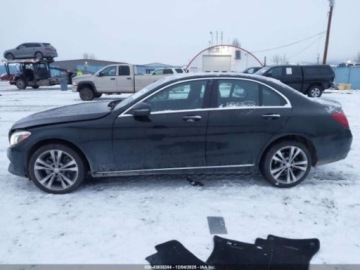 Mercedes Klasa C W205 2016 Mercedes-Benz Klasa C 2016 MERCEDES-BENZ C 300 4MATIC 2.0 Benzyna 241KM, zdjęcie 8