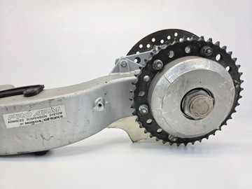 Задний маятник Honda VFR 750 F RC36, крепление на монорычажке