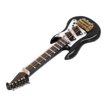 Миниатюрный магнит на холодильник с гитарой.