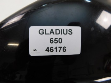 SUZUKI GLADIUS 650 НАКЛАДКА ЗАПРАВКА БАКА, СЛЕВА