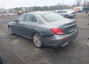 Mercedes Klasa E W213 2019 Mercedes-Benz Klasa E 2019r., E 300 4matic, 2L, od ubezpieczalni 2.0 244KM, zdjęcie 2