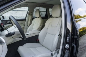 Volvo XC60 II 2025 Volvo XC 60 Plus Dark B5 AWD mild hybrid Benzyna, zdjęcie 14