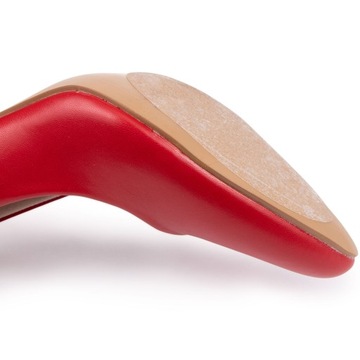 Противоскользящие стопоры на подошве, прозрачные.