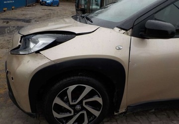 Toyota Aygo X 1.1 VVT-i 72KM 2023 Toyota Aygo X Okazja Benzyna 72KM, zdjęcie 9