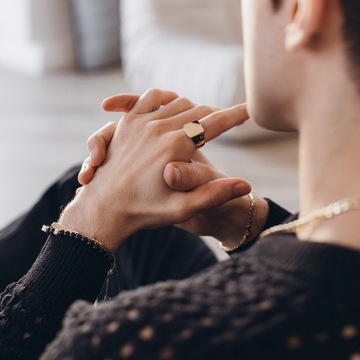 МУЖСКОЕ ЗОЛОТОЕ КВАДРАТНОЕ КОЛЬЦО С ПЕЧАТКОЙ, R25