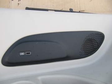 CHRYSLER PACIFICA 17- BOCZEK BAGAZNIKA PRAWY TYL TYLNY TAPICERKA USB