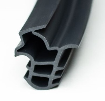 USZCZELKA DO METALOWEJ OŚCIEŻNICY PROGU ANTRACYT WYSOKA 10 mb