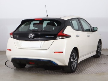 Nissan Leaf II Hatchback Elektryczny 40kWh 150KM 2021 Nissan Leaf 40 kWh, SoH 50%, Salon Polska, zdjęcie 4