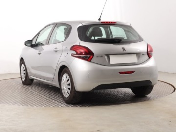 Peugeot 208 I Hatchback 5d Facelifting 1.2 PureTech 82KM 2017 Peugeot 208 1.2 PureTech, Salon Polska, zdjęcie 3