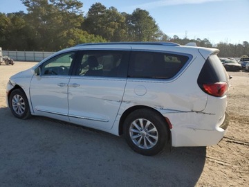 Chrysler Pacifica II 2018 Chrysler Pacifica Touring L 2018 3.6L 3.6 Benzyna 287KM, zdjęcie 1