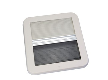 Мансардное окно для кемпера с москитной сеткой и рулонной шторой 400х400 мм.