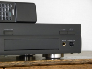 YAMAHA CDX-880 - аудиофильский CD/CD-R проигрыватель, в хорошем состоянии