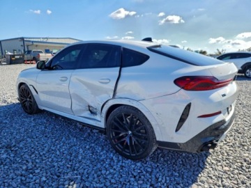 BMW X6 G06 2022 BMW X6 M50i 2022 4.4 Benzyna 523KM, zdjęcie 1