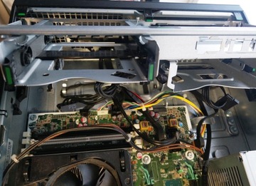 Компьютер HP Z240 CTO малого форм-фактора с ОС Windows 10 PRO