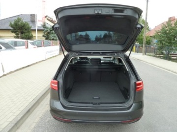 Volkswagen Passat B8 Variant 2.0 TDI BlueMotion SCR 150KM 2018 Volkswagen Passat NAWIGACJA PLHIGHLINE DSG-7PANORAMAASYSTENT PARKOWANIASKO, zdjęcie 25