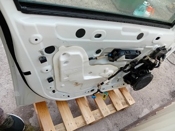 DVEŘE LEVÉ PŘEDNÍ PEUGEOT 308 T10