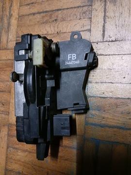 OPEL VECTRA C ZAMEK DRZWI LEWY PRZÓD 24447340