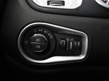 Jeep Renegade SUV 1.4 MultiAir 170KM 2018 Jeep Renegade Limited 4x4 automat 170KM navi, zdjęcie 33