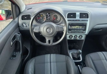 Volkswagen Polo V Hatchback 5d 1.6 TDI-CR DPF 90KM 2013 Volkswagen Polo Volkswagen Polo Match 1.6 TDI 90 KM PolSkory PDC Klimatyza, zdjęcie 21