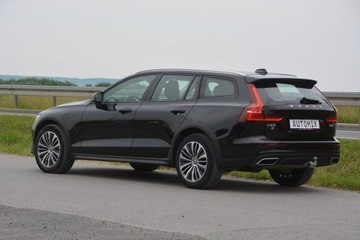 Volvo V60 II  Kombi 2.0 D4 190KM 2019 Volvo V60 Cross Country 2.0D D4 nawi 4x4 automat, zdjęcie 3