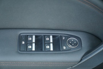 Renault Captur II Crossover 1.3 TCe 140KM 2022 Renault Captur INITIALE PARIS nawi skóra kamera, zdjęcie 17