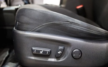 Toyota Land Cruiser VII Terenowy 3d 2.8 D-4D 177KM 2020 Toyota Land Cruiser LC 2.8 D-4D Premium aut 2.8 Diesel 177KM, zdjęcie 30