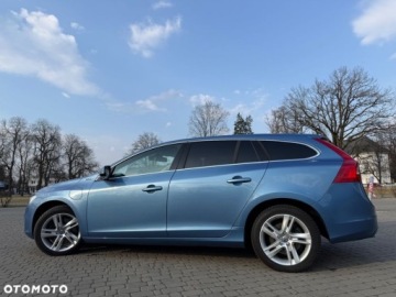Volvo V60 I 2014 Volvo V60 Volvo V60 D6 AWD Plug-in Hybrid Momentum 2.4 Hybryda Plug-in, zdjęcie 12