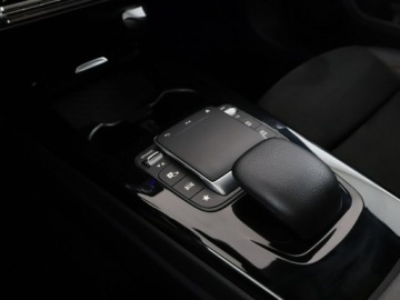 Mercedes Klasa A W177/V177 Sedan Plug-In 1.3 250 e 218KM 2020 Mercedes A 250 phev panorama automat virtual amg, zdjęcie 31
