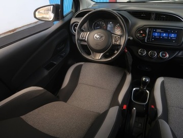 Toyota Yaris III Hatchback 5d Facelifting 2017 1.5 Dual VVT-iE 111KM 2020 Toyota Yaris 1.5 Dual VVT-i, Salon Polska, zdjęcie 6