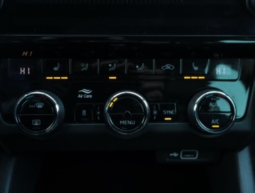 Skoda Octavia III Kombi Facelifting 2.0 TDI 184KM 2020 Skoda Octavia 2.0 TDI, 181 KM, 4X4, DSG, Skóra, zdjęcie 12