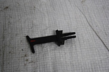 UCHWYT OTWIERANIA MASKI VW GOLF IV 1J0823593C