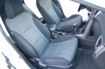 Hyundai i30 II Hatchback 3d 1.6 GDI 135KM 2013 HYUNDAI i30 1.6BENZ LED KLIMA SPRAWNA GRZANE FOTELE TEMPOMAT, zdjęcie 6