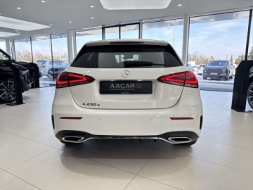 Mercedes Klasa A W177/V177 Hatchback Plug-In 1.3 250e 218KM 2020 Mercedes-Benz Klasa A AMG Line Plug In Fotele kubelkowe Nawigacja Kame, zdjęcie 2