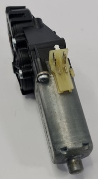 MOTOREK SEDADLA PRAVÝ PŘEDNÍ PORSCHE CAYENNE II 7P