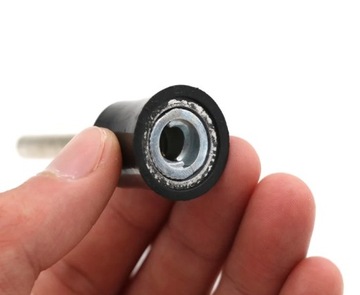 Опорный диск ROLOC диаметром 25 мм на резиновой шайбе диаметром 6 мм.