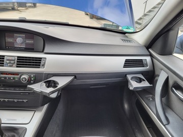 BMW E90 E91 E92 08R KOKPIT KONZOLA DESKA ROZDĚLOVAČE NAVI HRNEK 9120328