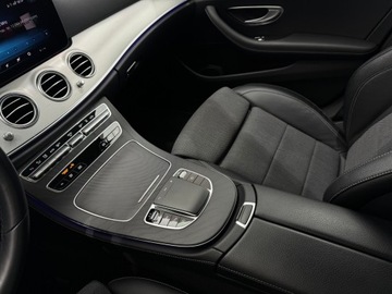 Mercedes Klasa E W213 Limuzyna Facelifting 2.0 E220d 194KM 2021 Mercedes-Benz E 220 4-Matic AMG/Avantgarde / 1 wła, zdjęcie 22