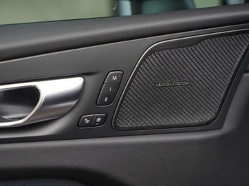 Volvo XC60 II Crossover Plug-In Facelifting 2.0 T6 350KM 2025 XC60 T6 Plug-In Hybrid AWD Ultra Black Edition 2.0 (349KM) 2025, zdjęcie 11