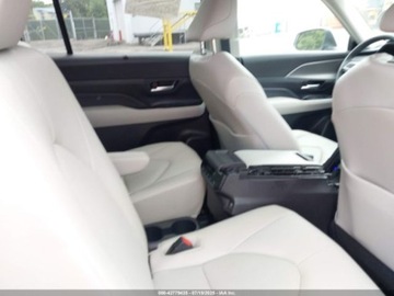 Toyota 2024 Toyota Grand Highlander Hybrid XLE 2024 2.5l 2.5 Hybryda 186KM, zdjęcie 13