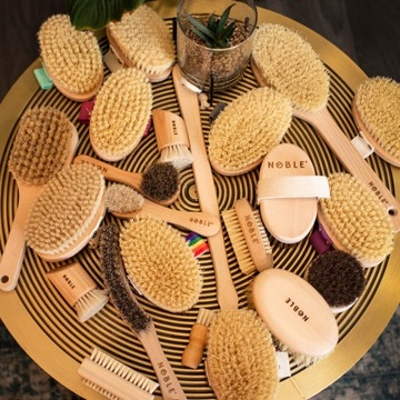 Сухая массажная щетка для лица и тела от морщин и отечности NOBLE